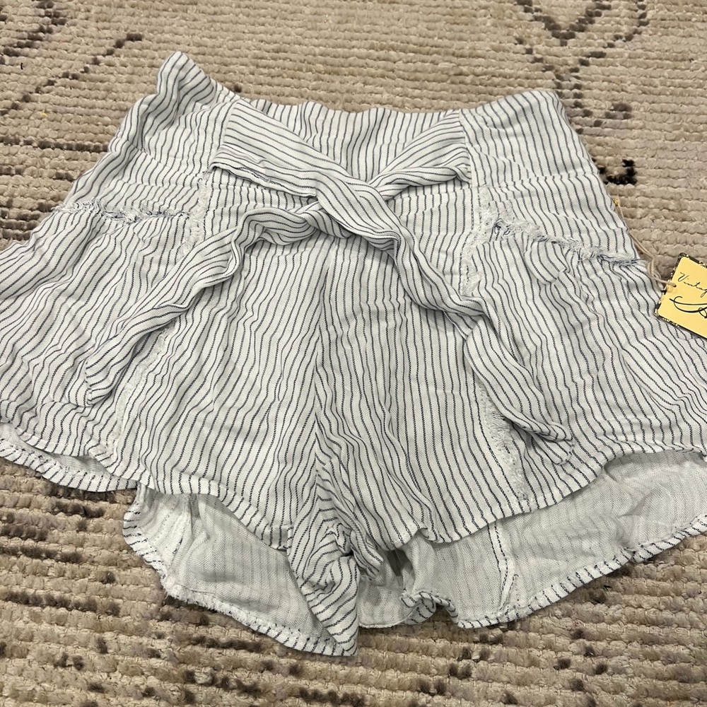 Vintage Havana High Waist Striped Shorts - White and Black